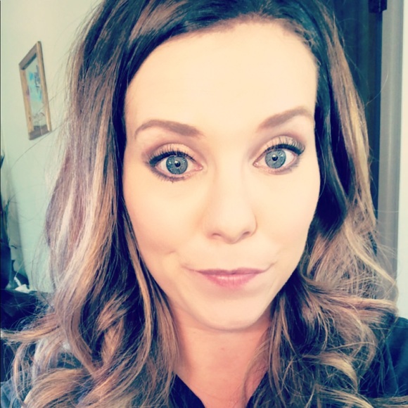 Meet your Posher, Jessica - Picture 1 of 1